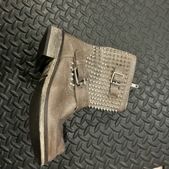 Steve Madden studded boots. mid calf length. Gray color. Excellent condition. - Picture 3 of 7